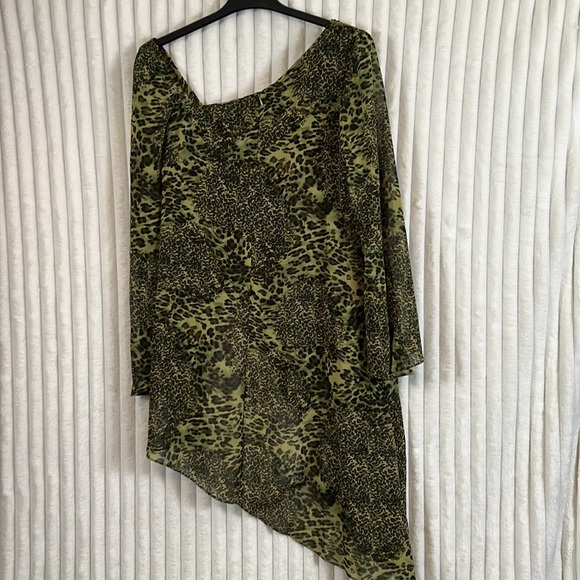 Vtg essence by mail long sleeve semi sheer asymmetrical tunic cheetah blouse 14 - Picture 6 of 9